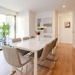 Apartment Spacious Light-filled Flat With Garage By Hostwise *