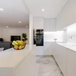 Spacious Light-filled Flat With Garage By Hostwise *