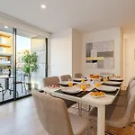 Spacious Light-filled Flat With Garage By Hostwise Apartment