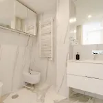 Spacious Light-filled Flat With Garage By Hostwise * Leça da Palmeira