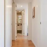 Spacious Light-filled Flat With Garage By Hostwise *