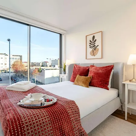 Spacious Light-filled Flat With Garage By Hostwise 아파트