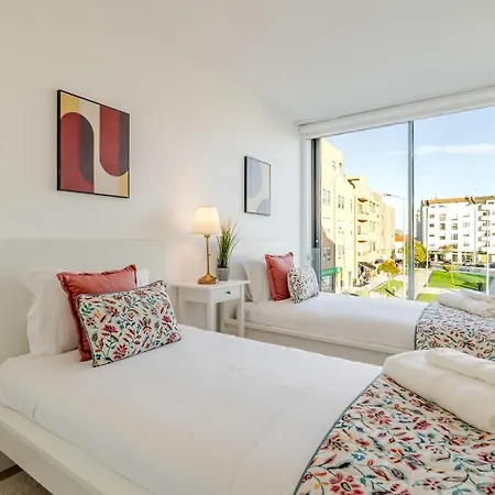 Daire Spacious Light-filled Flat With Garage By Hostwise Leça da Palmeira