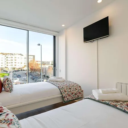 Spacious Light-filled Flat With Garage By Hostwise * Leça da Palmeira