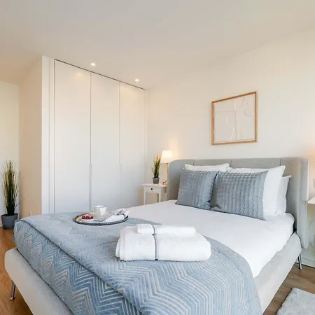 Appartement Spacious Light-filled Flat With Garage By Hostwise *