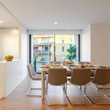 Spacious Light-filled Flat With Garage By Hostwise Appartement