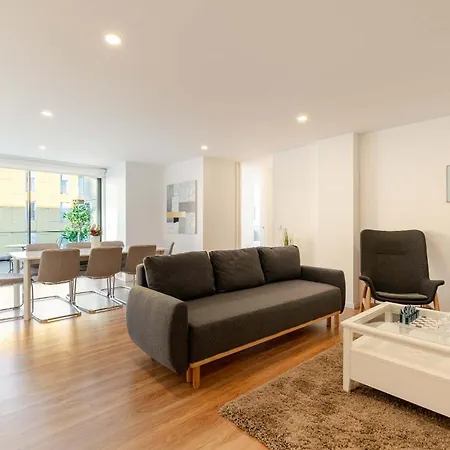 Appartement Spacious Light-filled Flat With Garage By Hostwise *