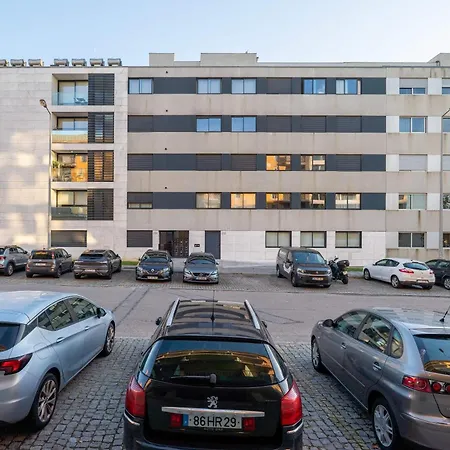 Apartamento Spacious Light-filled Flat With Garage By Hostwise *