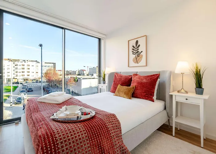 Spacious Light-filled Flat With Garage By Hostwise Apartment