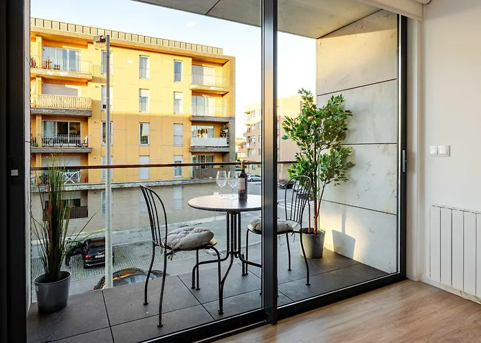 Apartment Spacious Light-filled Flat With Garage By Hostwise