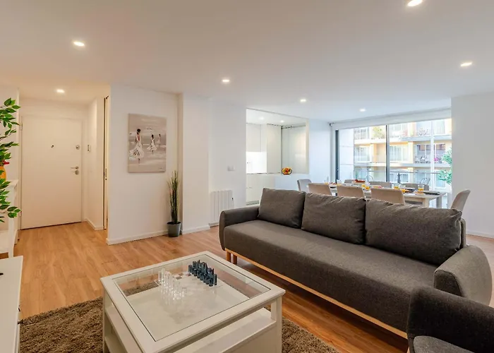 Apartment Spacious Light-filled Flat With Garage By Hostwise Leça da Palmeira