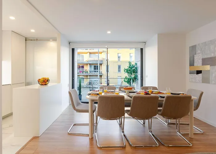 Spacious Light-filled Flat With Garage By Hostwise Daire