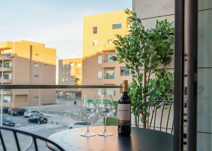 Daire Spacious Light-filled Flat With Garage By Hostwise *