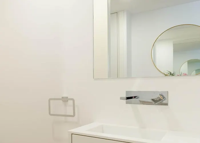 Spacious Light-filled Flat With Garage By Hostwise Leça da Palmeira